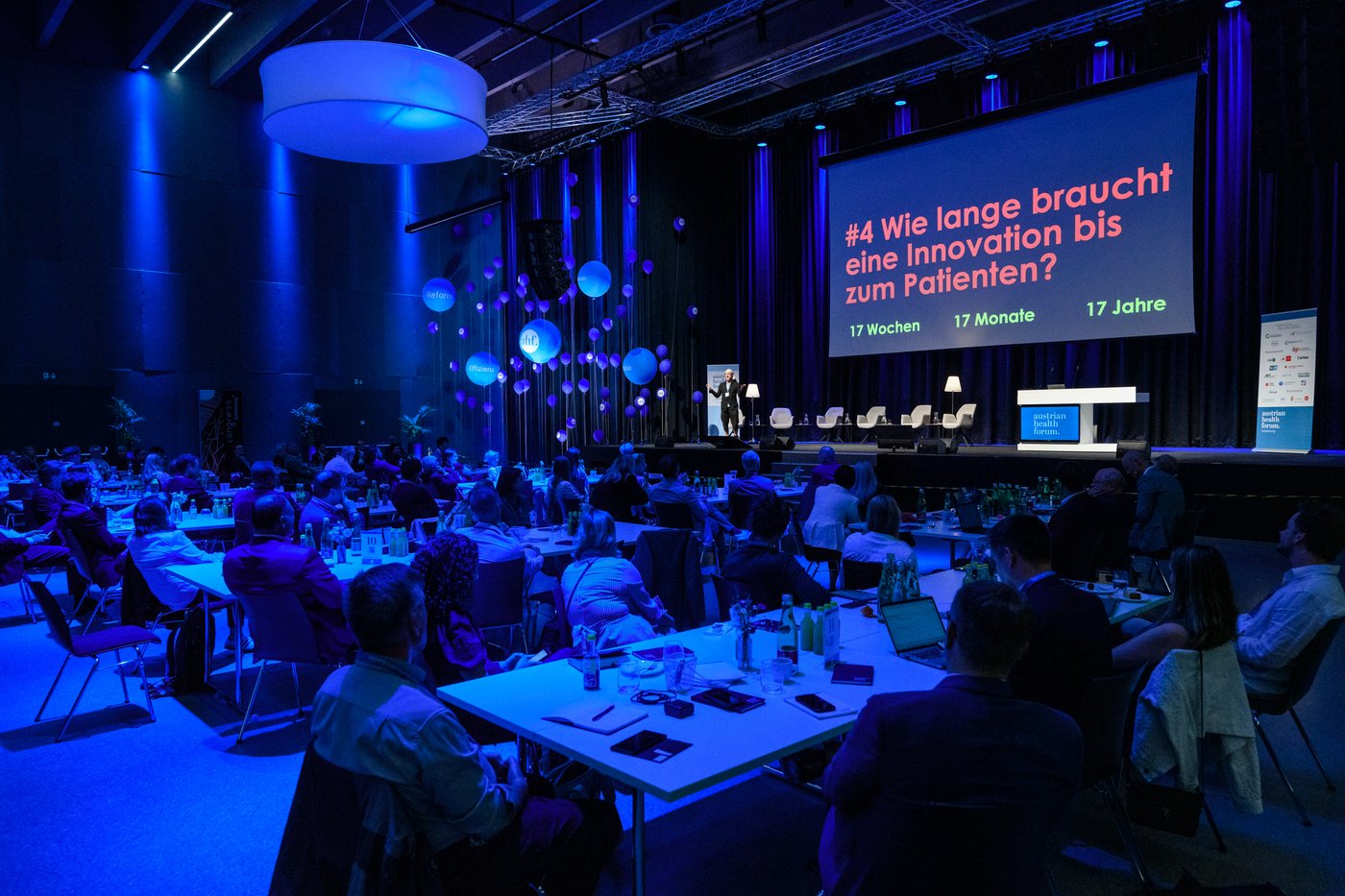 Markus Petzl hält eine Keynote auf der Bühne